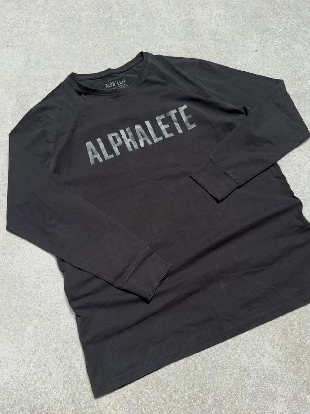 Alphalete Logo Performance Long Sleeve Shirt